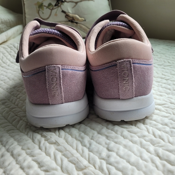 Vionic Sneakers - Picture 4 of 7